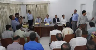 নয়াপল্টনে দলীয় কার্যালয়ে নেতাদের সঙ্গে প্রধানমন্ত্রীর মতবিনিময়